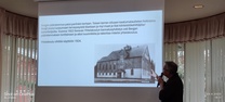 Kevätkokous 23.4.2025, Puheenjohtaja Samuli esitelmöi Sompion kaupunginosasta.